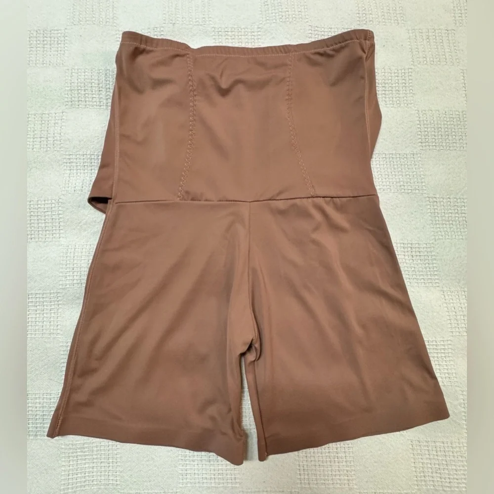 Daisy Fuentes High-Waisted Tan Women's Shorts